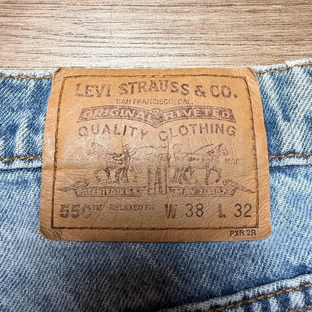 Vintage Levi's 550 Relaxed Fit Jeans Men 38x32 Light Wash Orange Tab Denim 1997